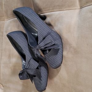 Ann Marino Gray striped fabric heels with bow